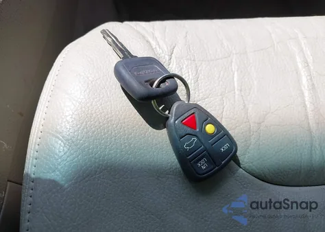 2002 Volvo V70 2.4 from USA, damaged, VIN YV1SW61R321196000